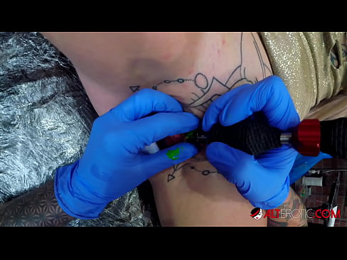 ❤️ Ekstreem tattooed hottie Sully Savage krige in tattoo op har klitoris ️❌ Homemade porno op fy.xxxdl.ru ❌